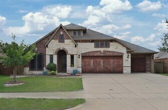 Building Photo - 3207 Pampa