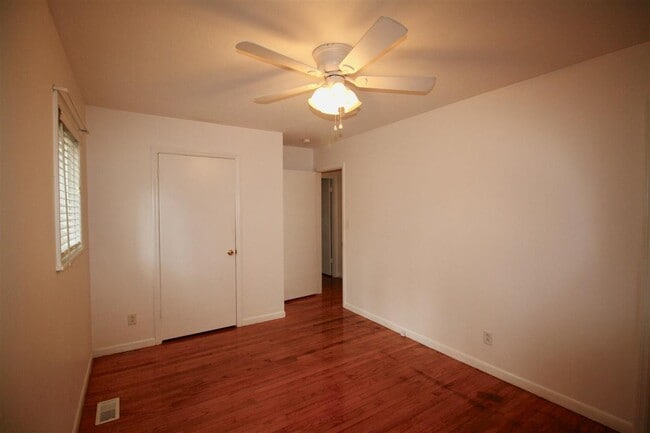 Building Photo - 520 N Hale St