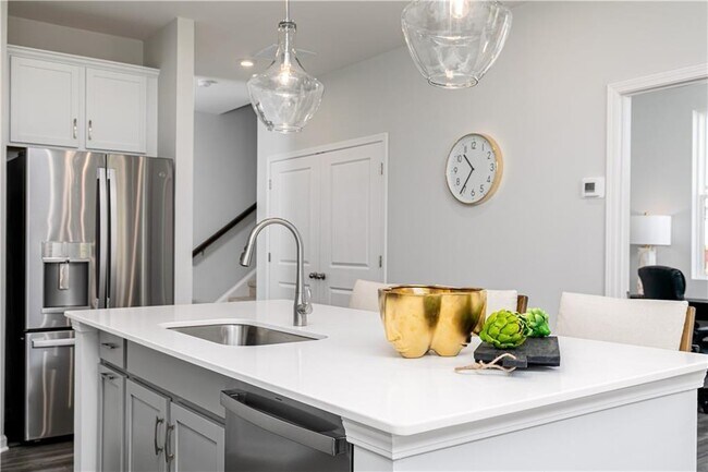 Building Photo - 3085 Cambridge Ml St