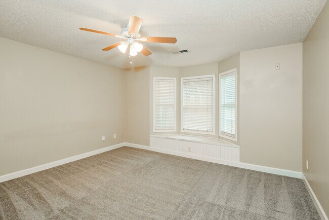 Building Photo - 5191 Memorial Ln SW