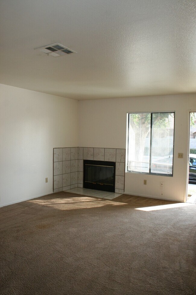 Building Photo - 8600 White Rock Dr