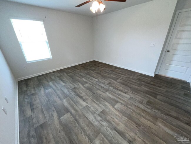 Building Photo - 7835 Lakeside Oaks Dr