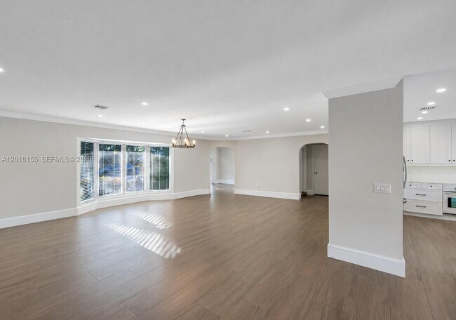 Building Photo - 2309 Desota Dr