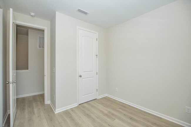 Building Photo - New Price | Brand-New 5 Bedroom Tega Cay Home with Flexible Lease Options
