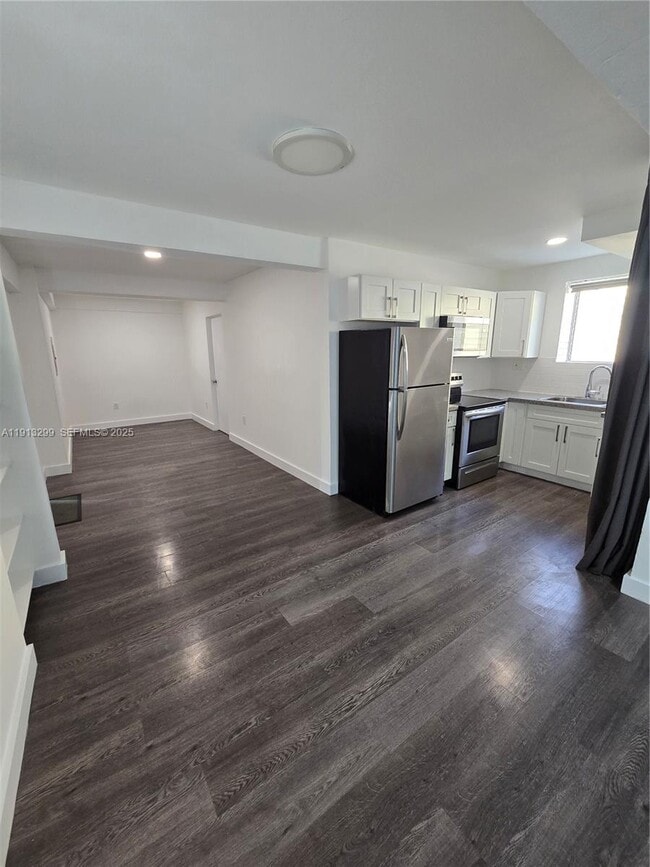 Building Photo - 1629 SW 6th St