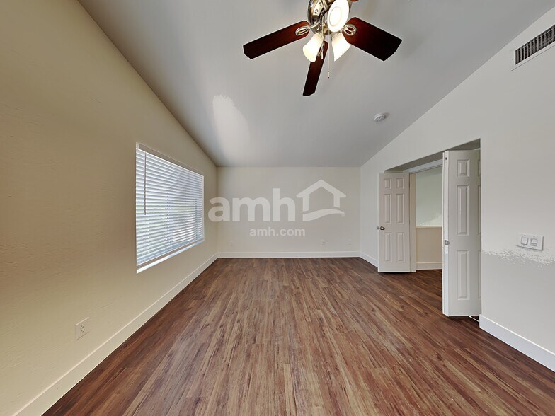 Building Photo - 7457 E Laguna Azul Ave