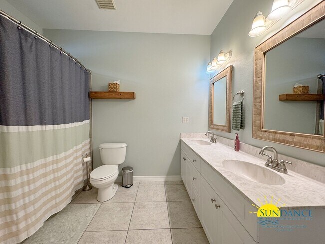 Building Photo - Spacious & Updated 3 Bedroom Home in Niceville-Near Eglin AFB!