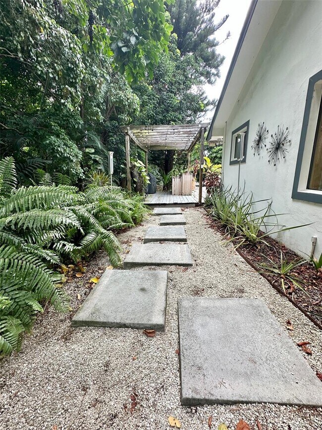 Building Photo - 4301 SW 101st Ave