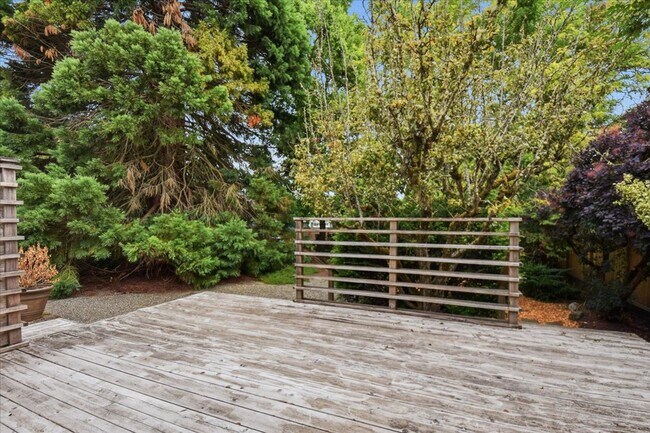 Building Photo - 2Bd/1Ba Seattle Home