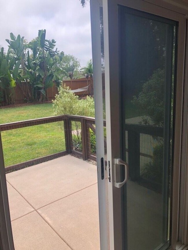 Building Photo - Beautiful Home Located in the very desirab...
