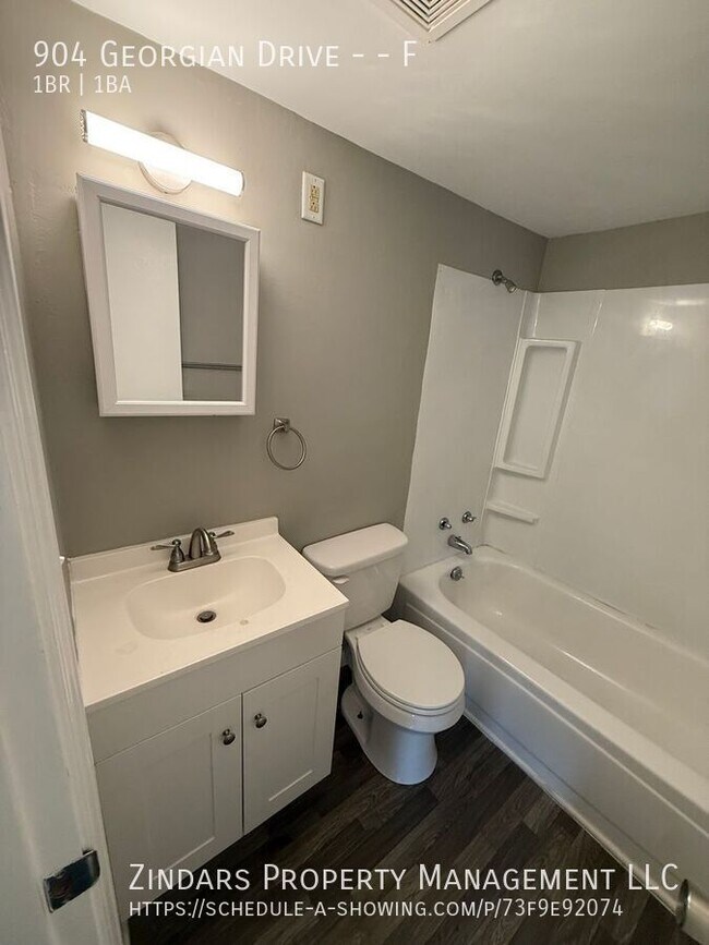 Building Photo - 904 Georgian Dr