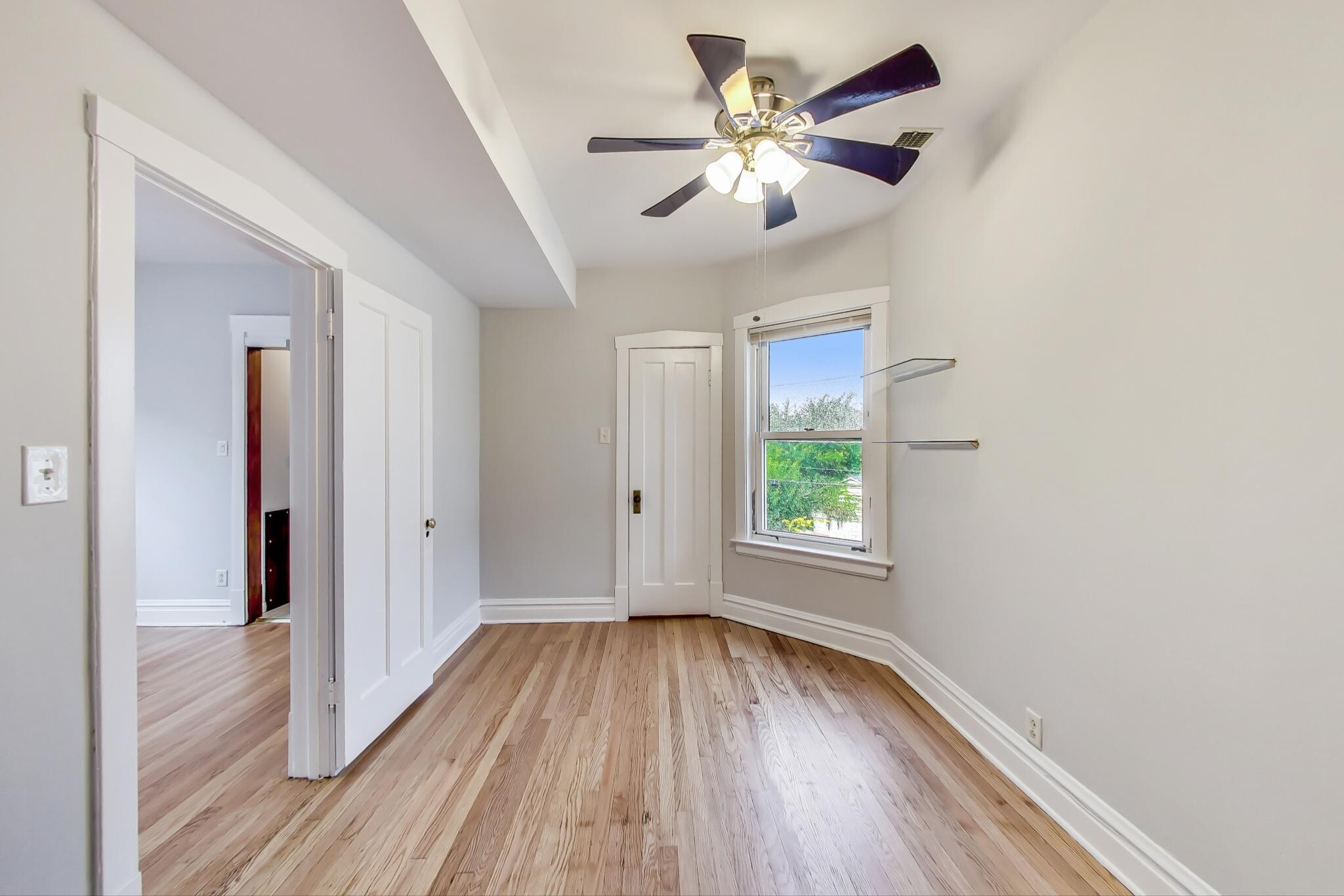 Building Photo - 2436 W Diversey Ave