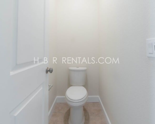 Building Photo - Spacious Elegance: 4-Bedroom with 3.5 Baths in Manteca