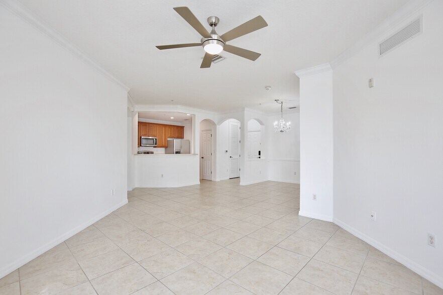 Building Photo - 11564 Mizzon Dr