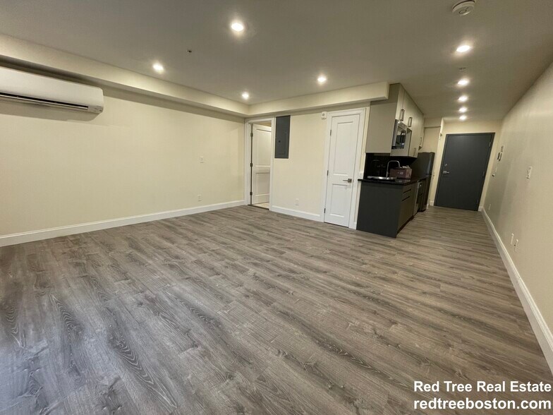 Building Photo - 1028a Commonwealth Ave