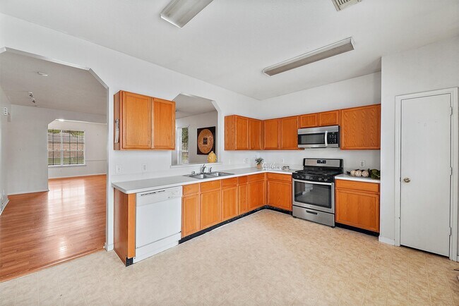 Building Photo - 24203 Pinecreek Point