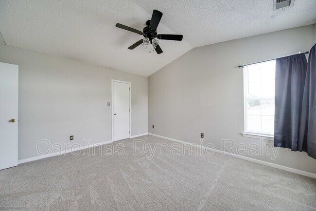 Building Photo - 120 Lantana Dr