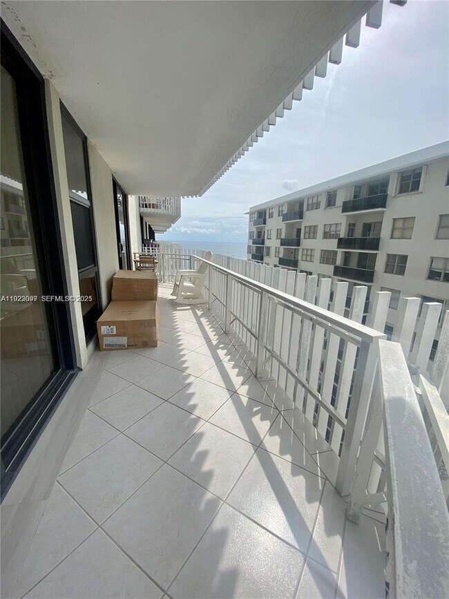 Building Photo - 6061 Collins Ave