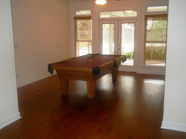 Building Photo - 4602 Ridgeview Cir