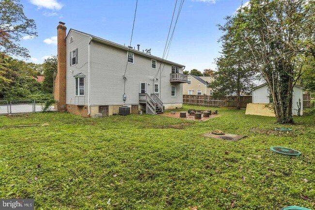 Building Photo - 2921 Brook Dr