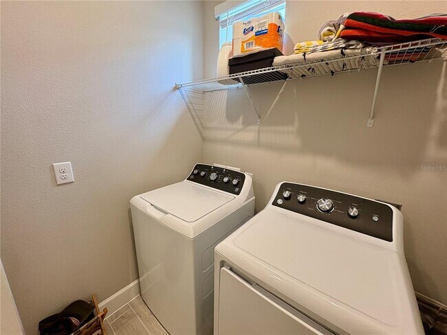Building Photo - 5257 Savino Cir