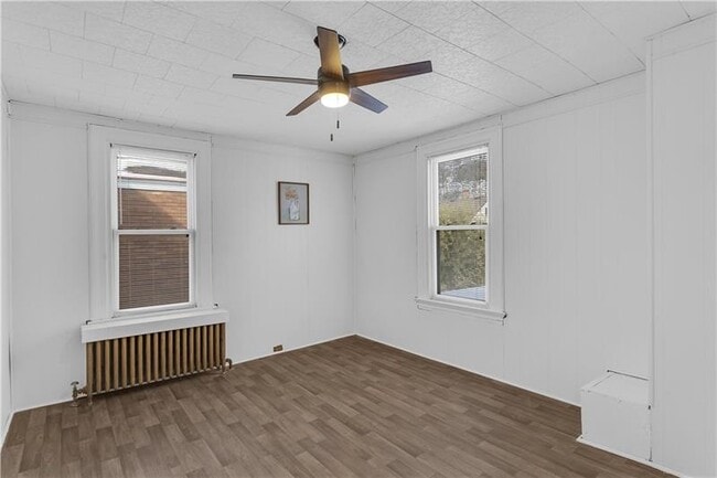 Building Photo - 1920 Middle St