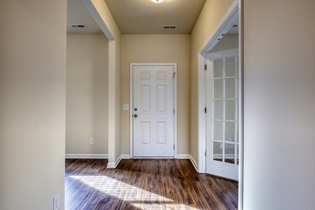 Building Photo - 13918 Brooks Dr