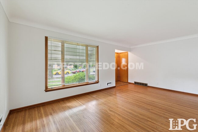 Building Photo - 3132 Mulberry St