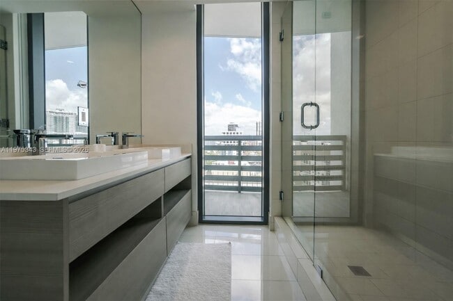 Building Photo - 460 NE 28th St