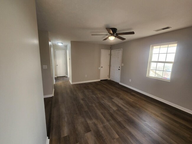 Building Photo - 132 Cardinal Dr