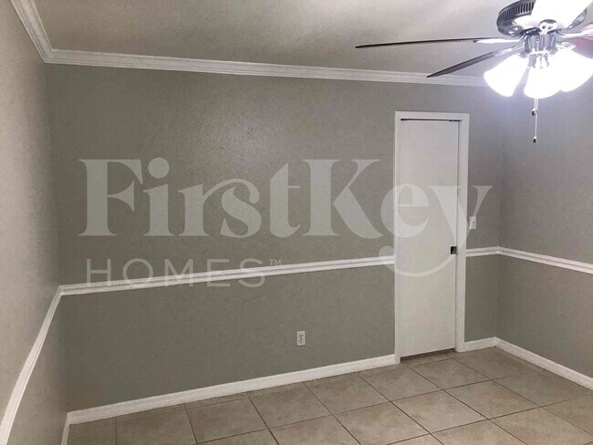 Building Photo - 241 SW 32nd Terrace