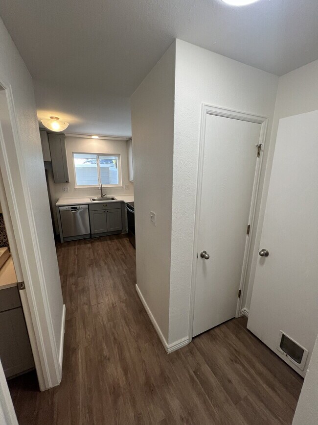 Building Photo - 7052 E Briarwood Dr