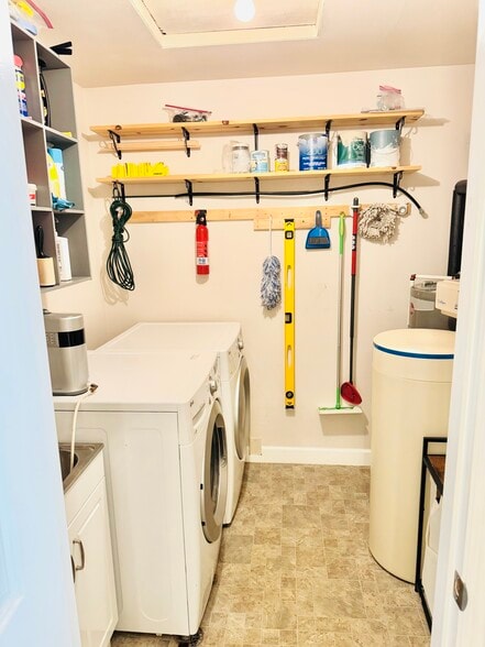 Building Photo - W170N11495 Armada Dr