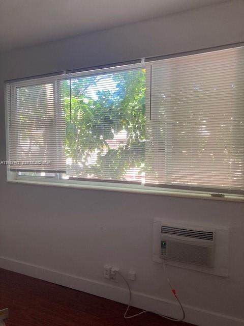 Building Photo - 7421 Carlyle Ave