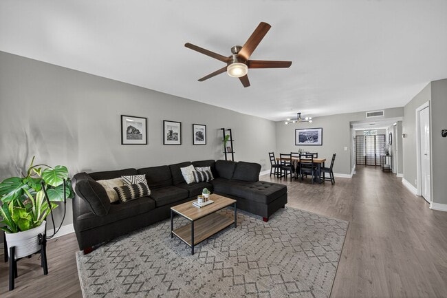 Building Photo - 412 Lakeview Dr