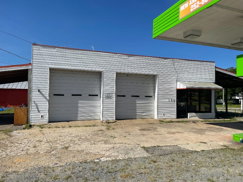 Building Photo - 102 E Green St