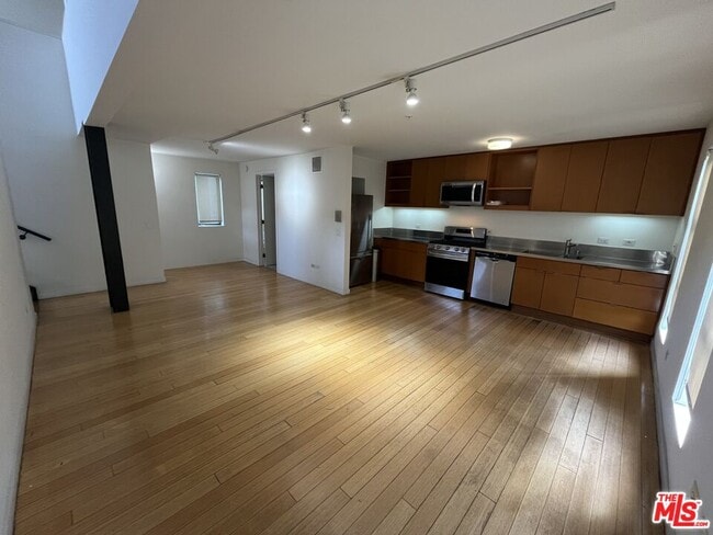 Building Photo - 320 Indiana Ave