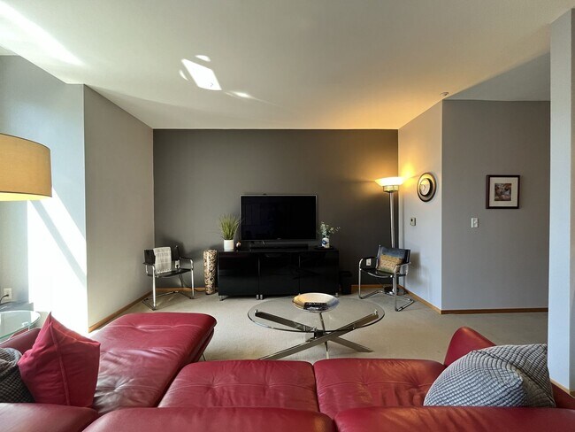 Building Photo - Top-Floor Pearl District Condo with Floor-to-Ceiling Windows, Courtyard Views & In-Unit Washer/Dryer