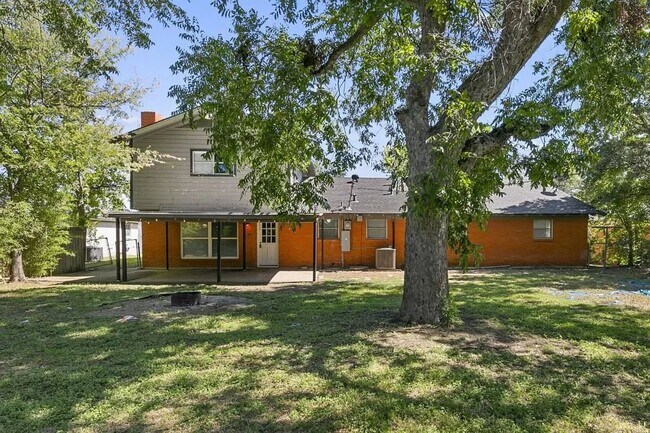Building Photo - 5720 Wharton Dr