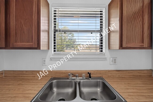 Building Photo - 1234 Montecello Dr