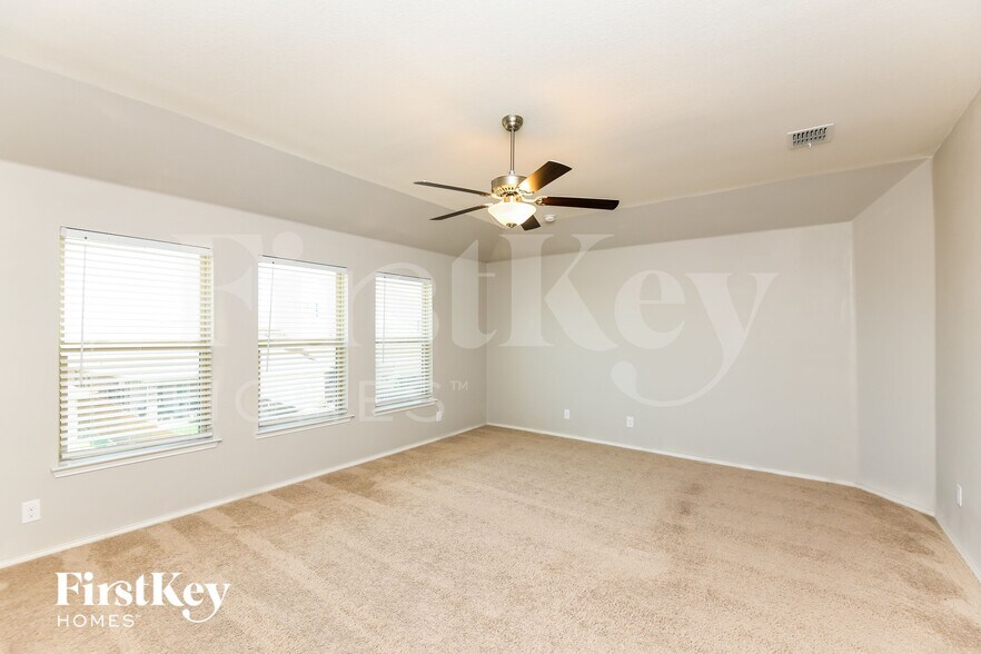 Building Photo - 5836 Japonica St