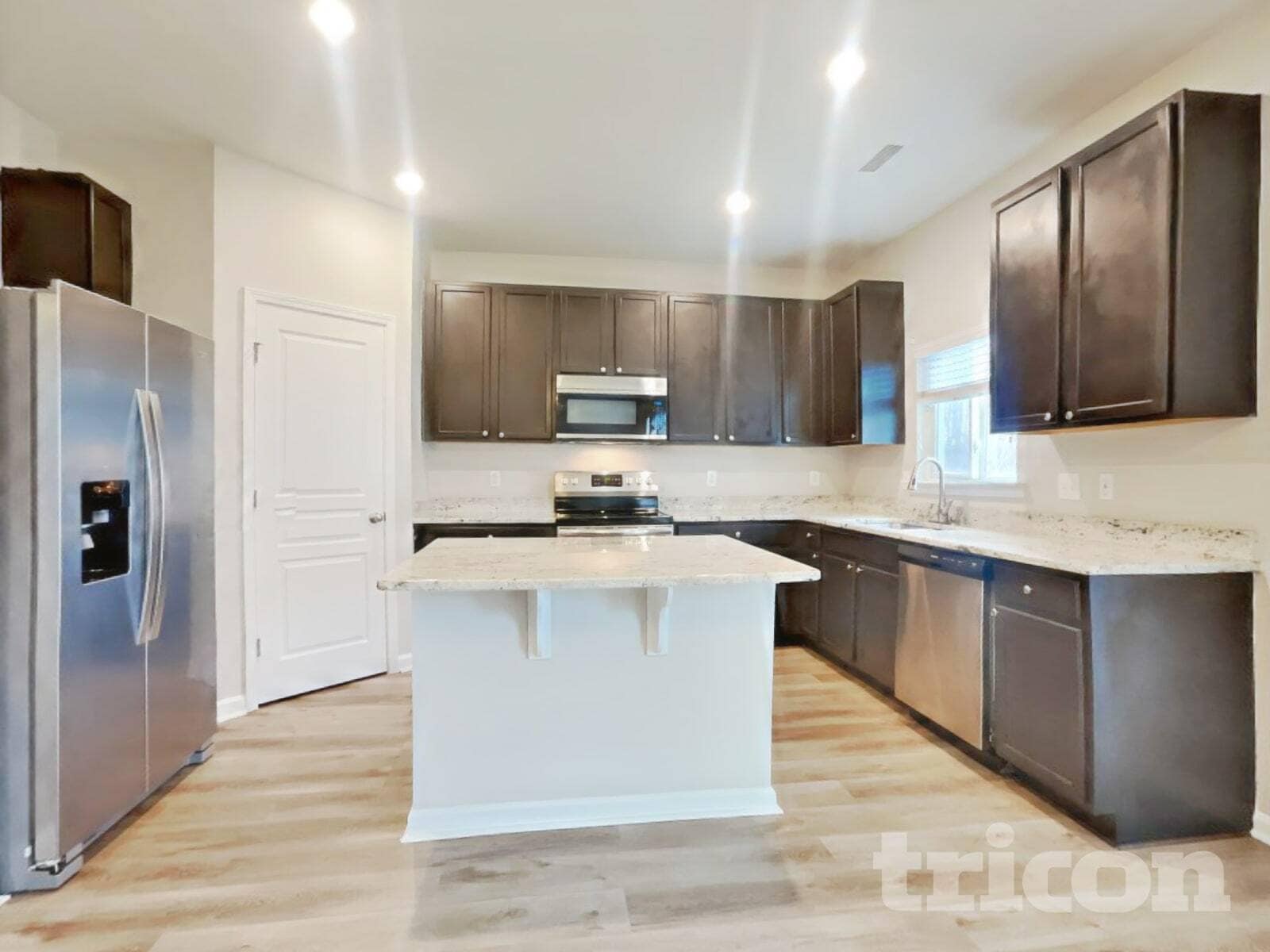 Building Photo - 923 Avondale Dr