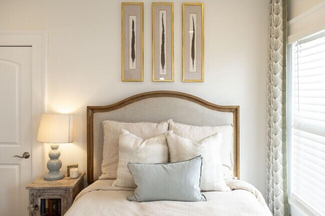 Building Photo - 801 Durant Pl NE