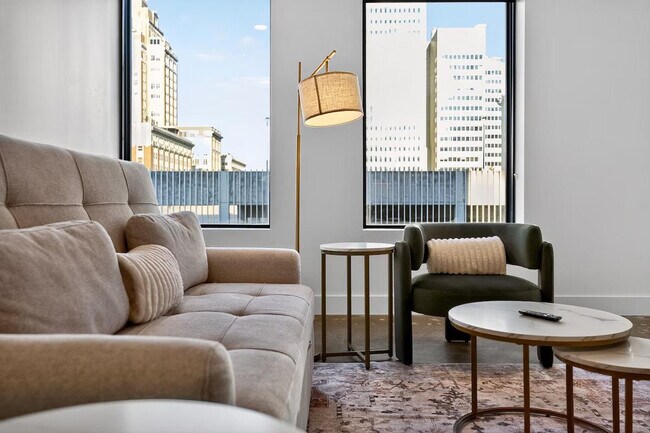 Building Photo - 400 S Main St