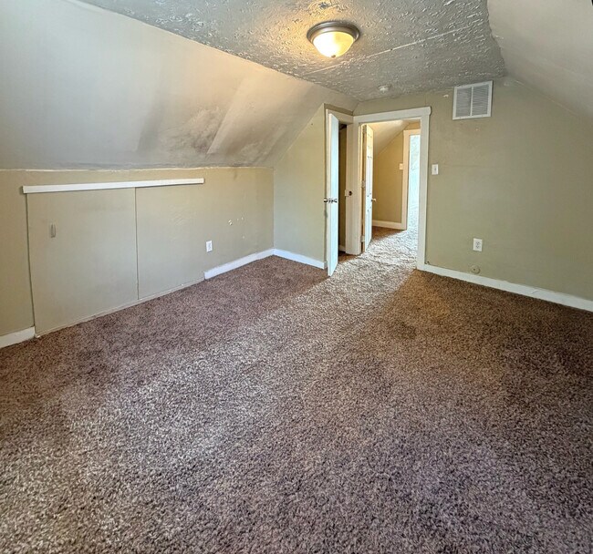 Building Photo - 1490 Indianola Ave