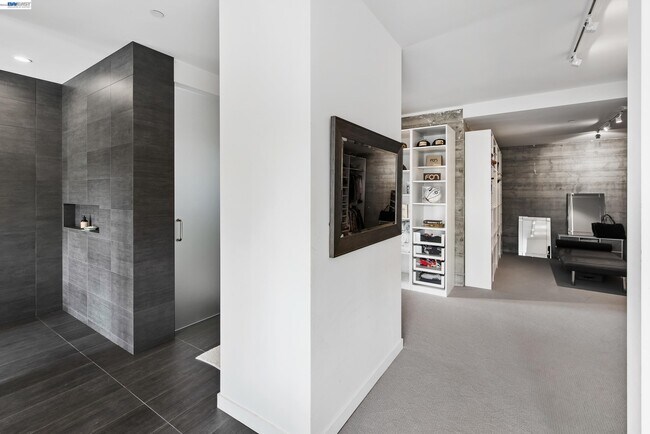 Building Photo - 297 Las Quebradas