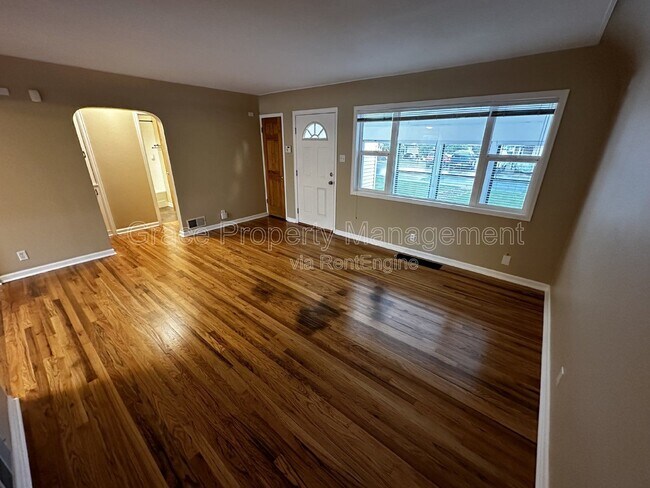 Building Photo - 1685 Yukon St