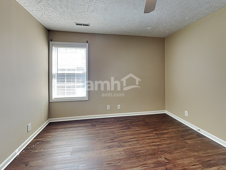 Building Photo - 1802 Potters Ct