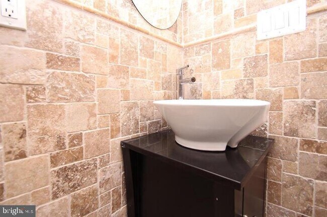 Building Photo - 2303 Essex St