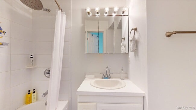 Building Photo - 750 Dune Rd